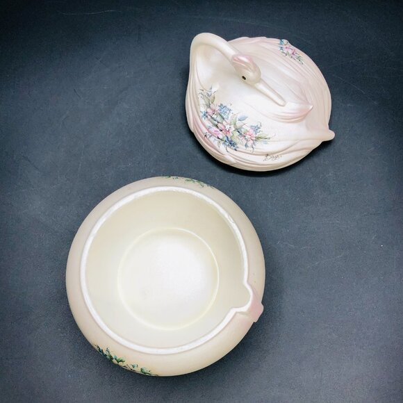 Vintage BERGER Italy Pearlescent Porcelain Swan Trinket Jewelry Dresser Box - Picture 8 of 15